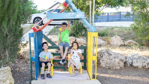 ילדים בגבעון החדשה.jpg