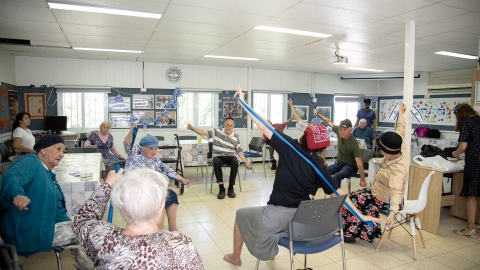מועדון גיל הזהב.jpg