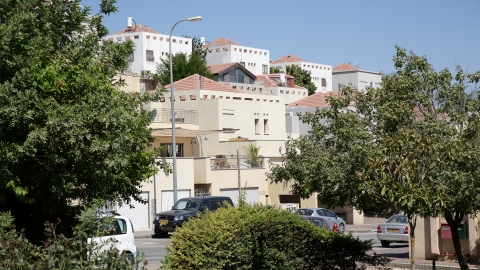 כפר האורנים.jpg