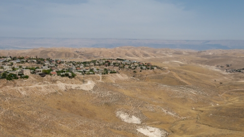 מבט מרחוק.jpg