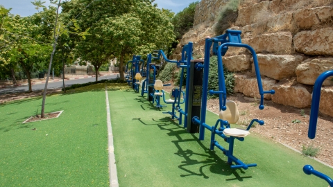 מתקני כושר.jpg