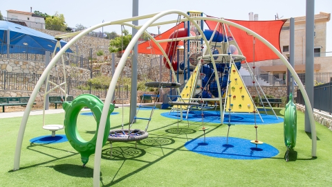 גן משחקים.jpg