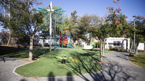 גן משחקים.jpg