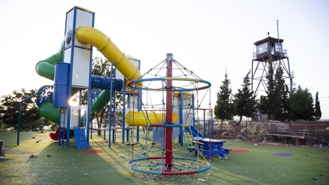 גן משחקים.jpg